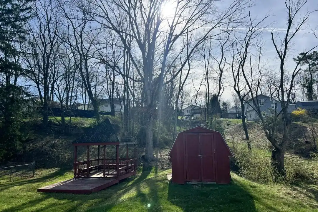 House in Beckley - View 2