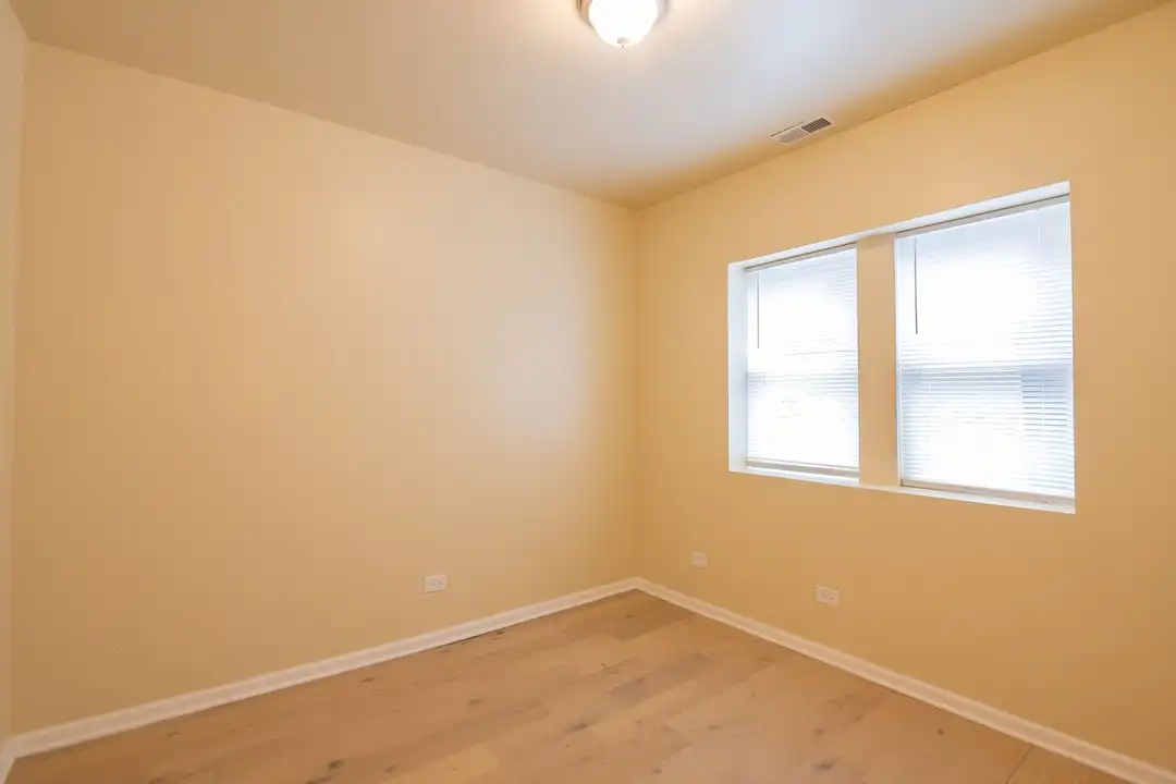 Apartment in Lake Township, Auburn Gresham - View 3