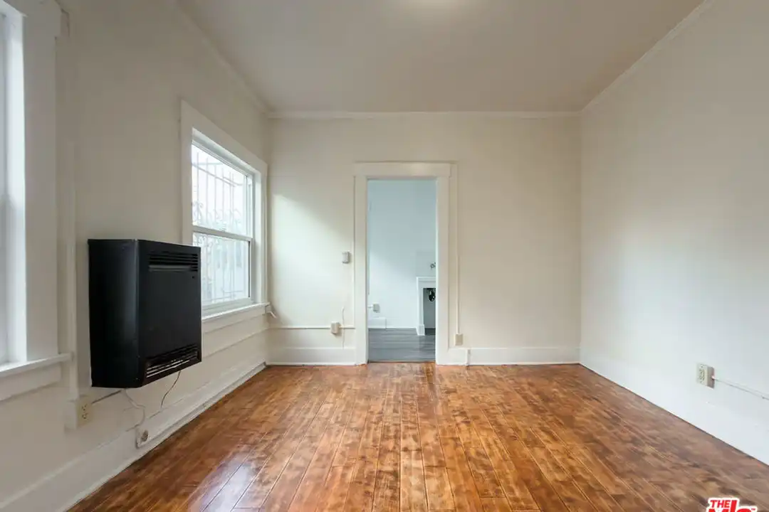 Apartment in Los Angeles - View 4