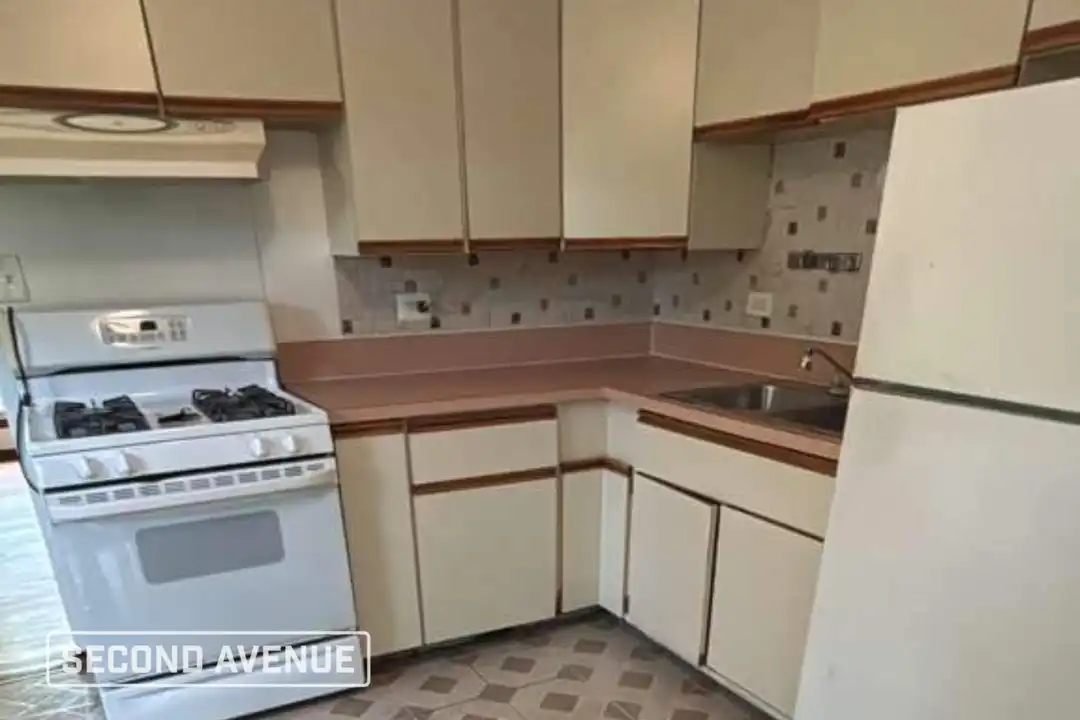 13131 S Rhodes Ave – photo 1
