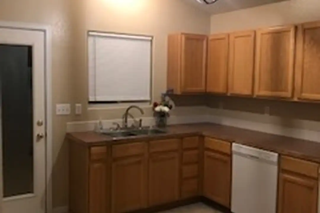 3114 Horseshoe Ct - More