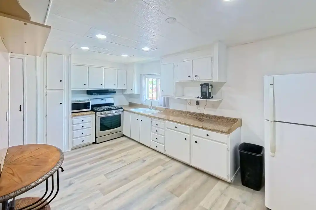 30100 Lakeview Ave - More