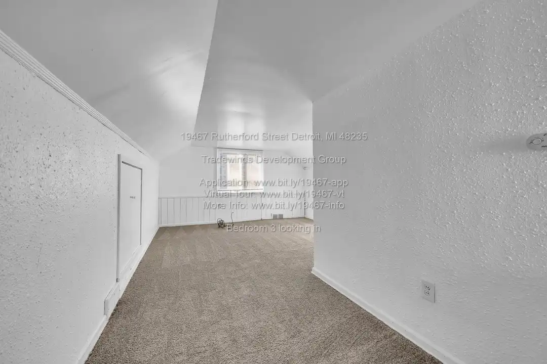 19467 Rutherford St – další