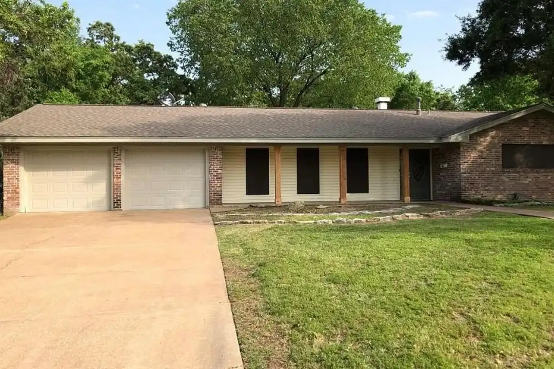 201 W Brookside Dr – photo 1