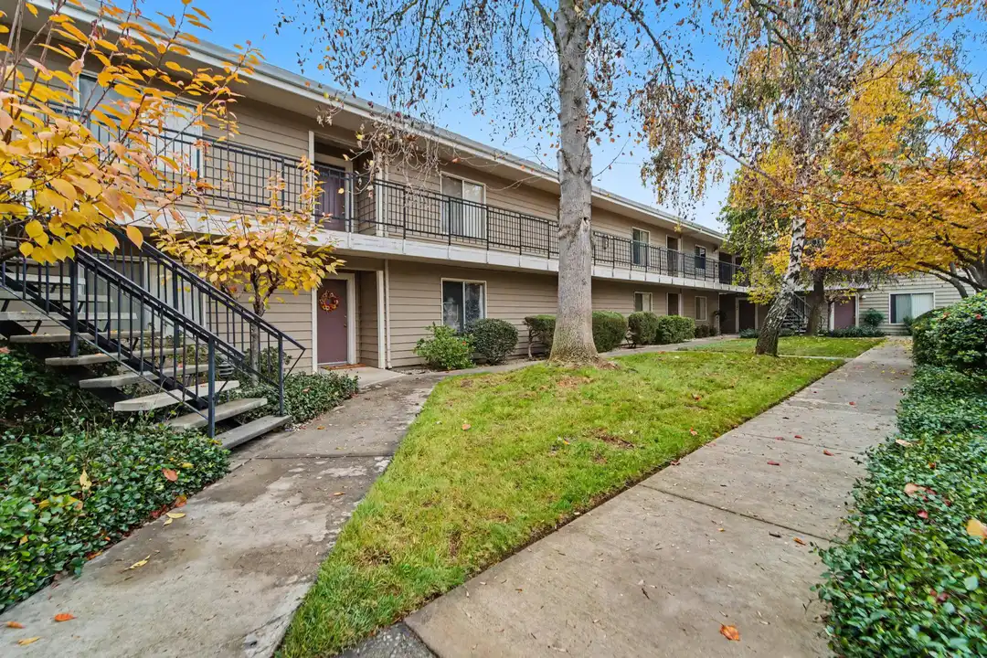 1574 Heather Dr unit 103 - View 2