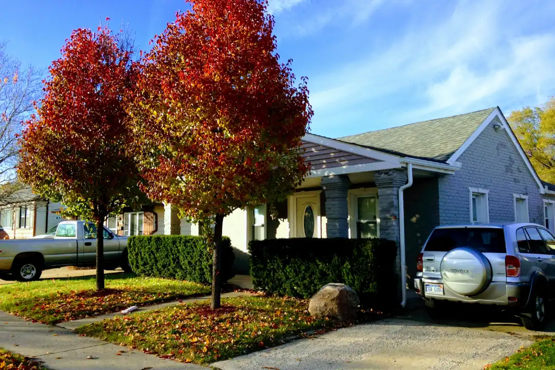 891 E Guthrie Ave – photo 1 of 6