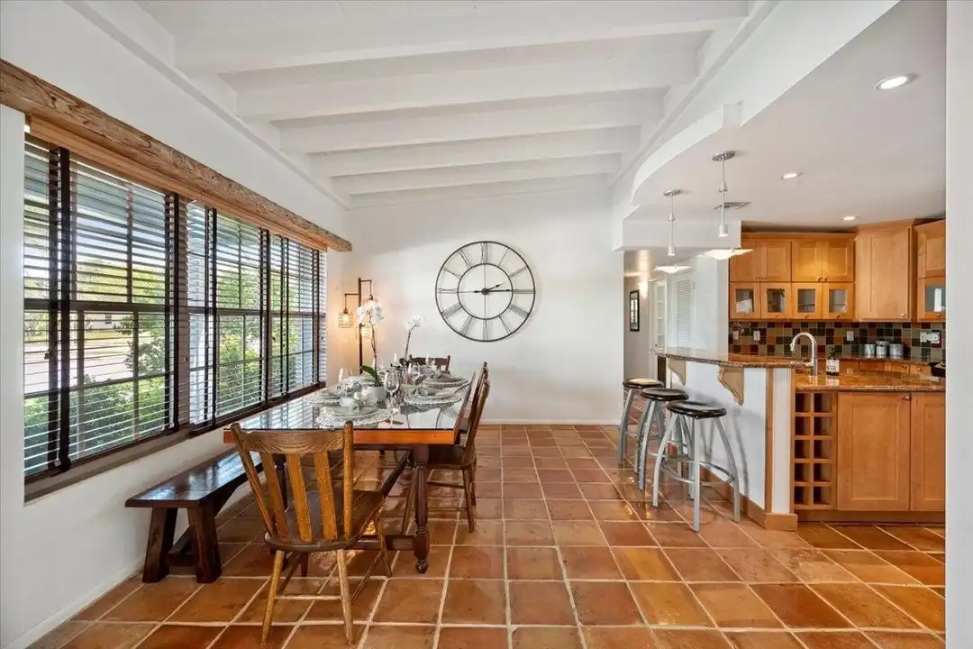 2201 N Lakeside Dr - View 6