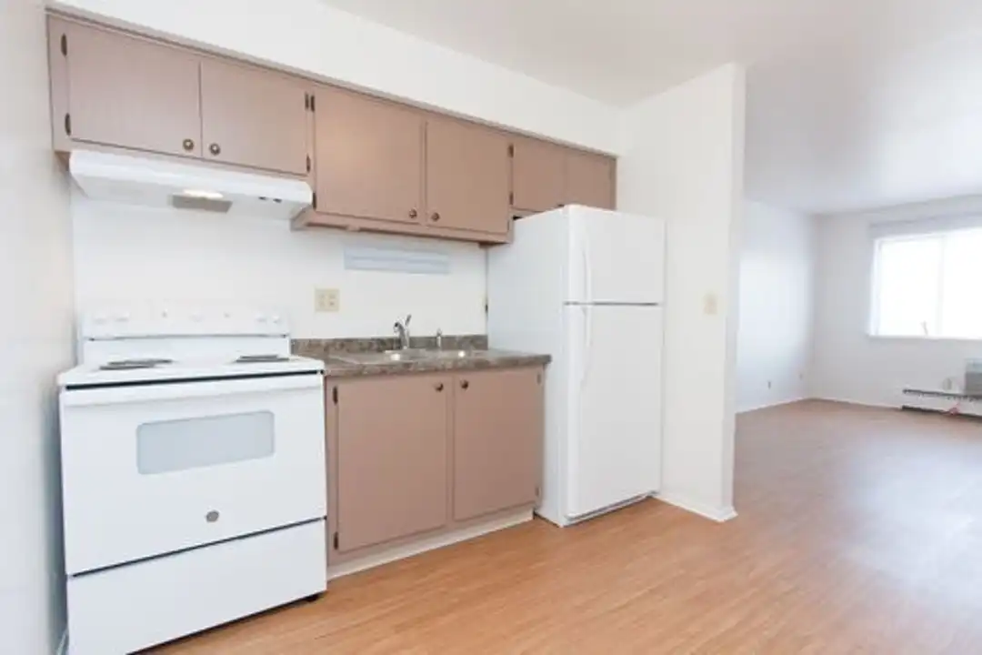 2420 Northwestern Ave unit 4 – photo 1