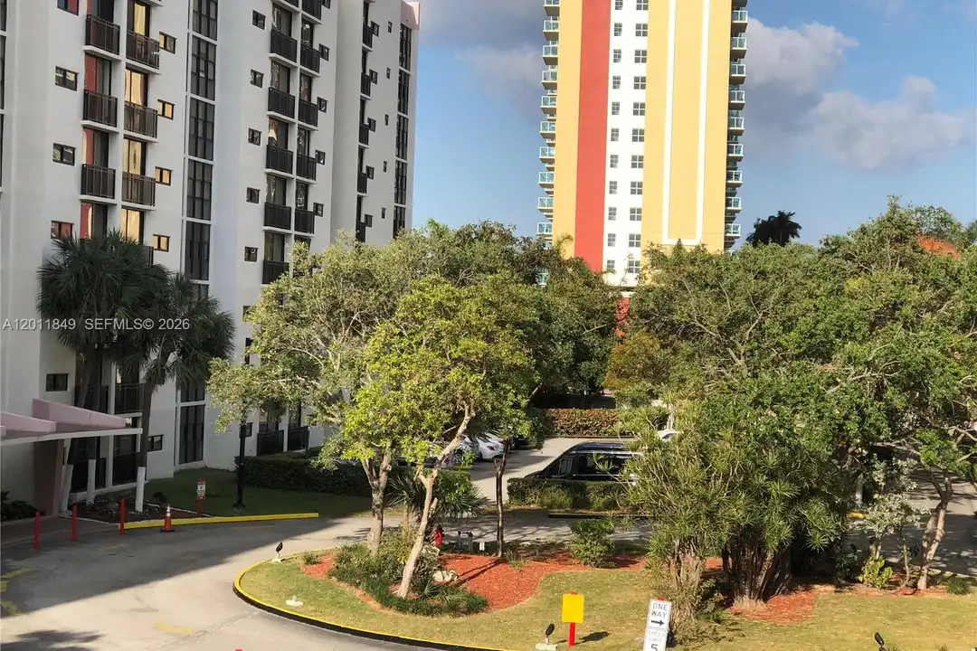 17011 N Bay Rd unit 918 - View 4