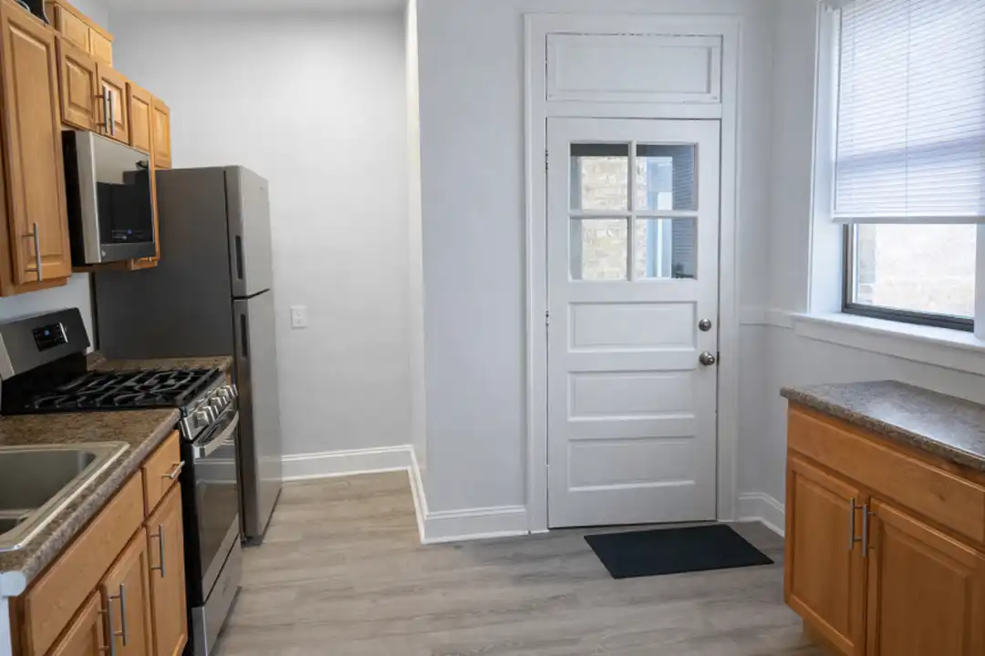 3610 N Claremont Ave - More