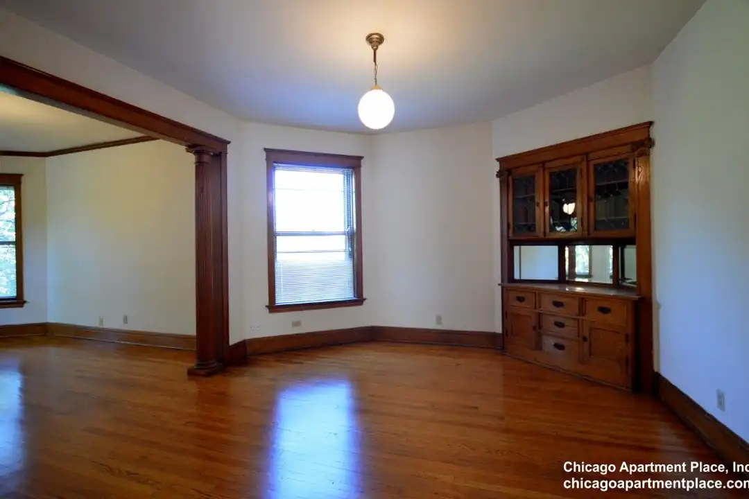 859 W Fletcher St unit 3 - More