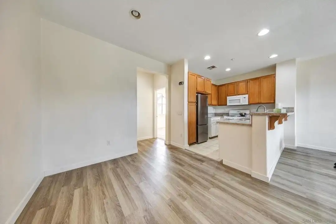 1583 Sumac Pl - View 5
