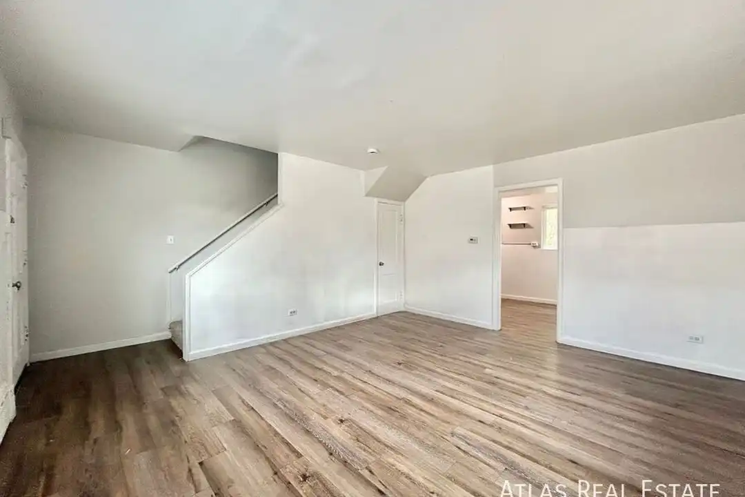 1853 W Mosier Pl – pohled 6