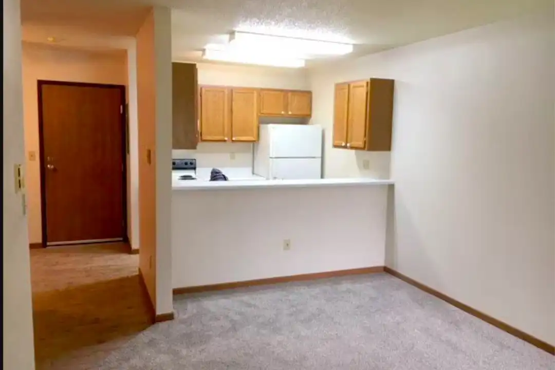 745 Streeter Dr - View 4