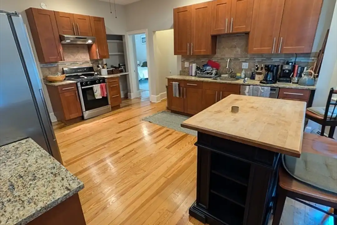 186 Amory St unit 1 - Widok 2