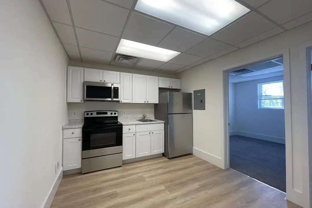 200 High St W – photo 1