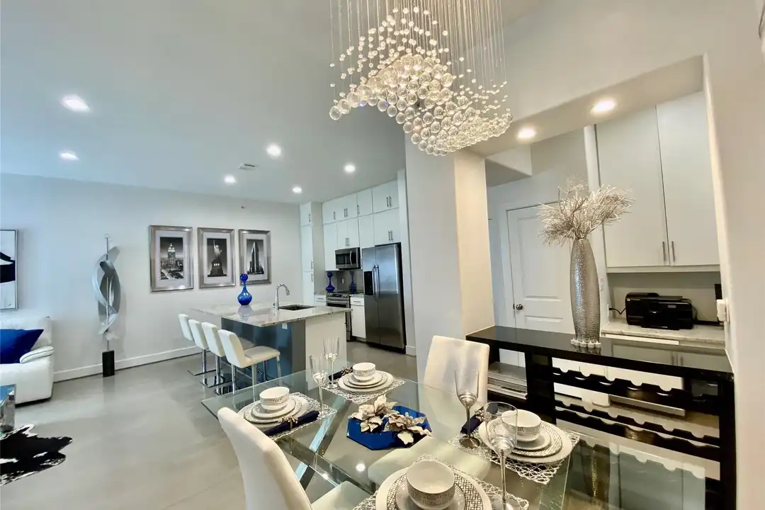 1901 Post Oak Blvd unit 3503 - View 2