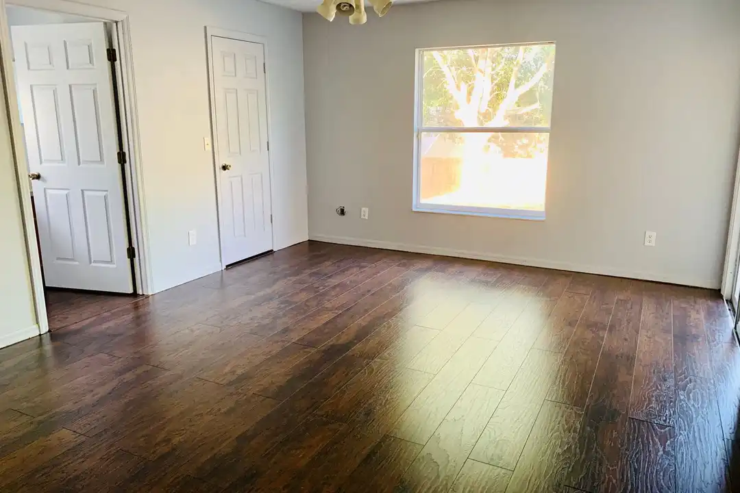 824 Willow Run St - View 4
