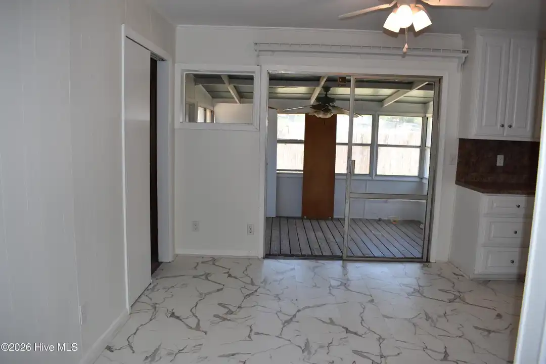 735 Old Edgefield Rd - View 4
