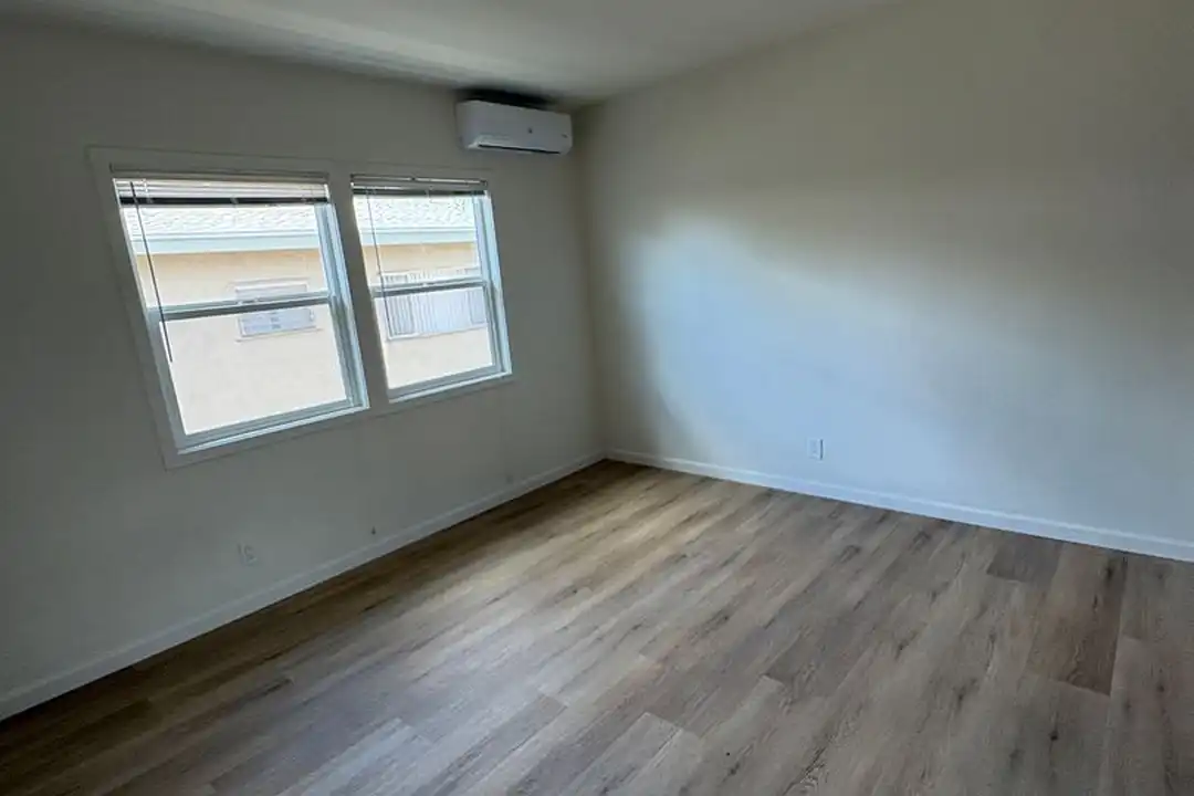 1834 N Harvard Blvd unit 20 - View 3
