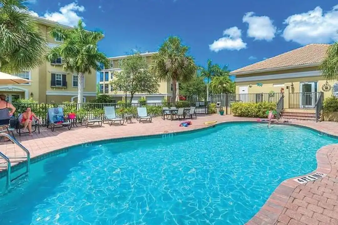 10081 Lake Cove Dr - View 2