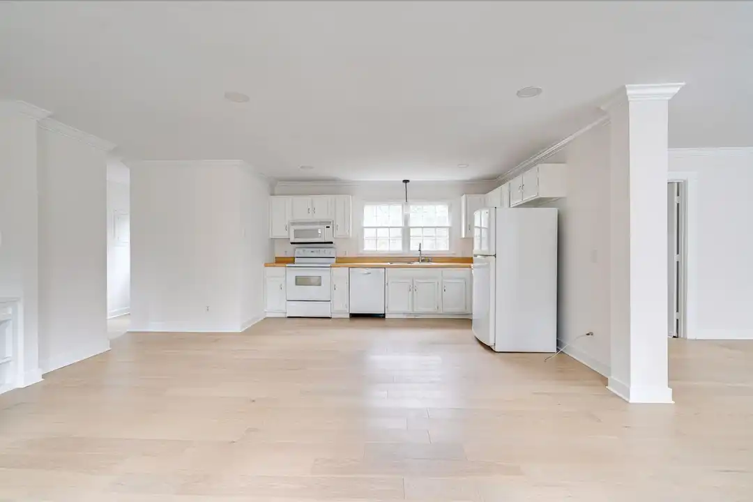 2437 Tilghman Cir - View 5
