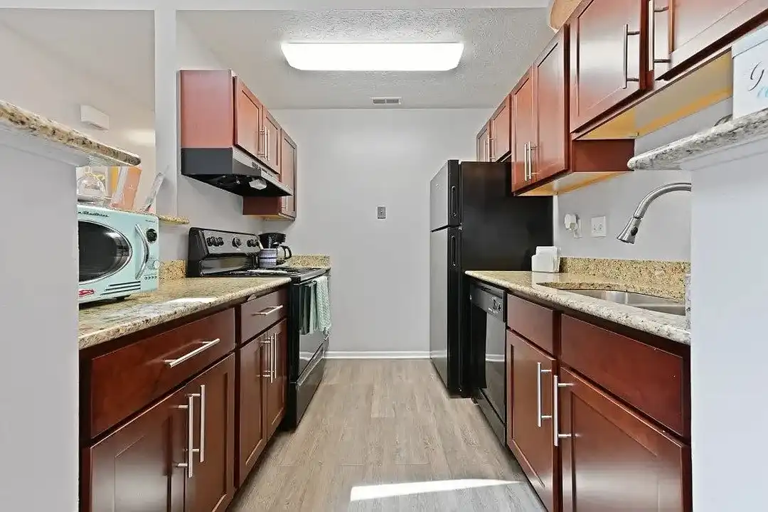 Oak Run Apartments – photo 1
