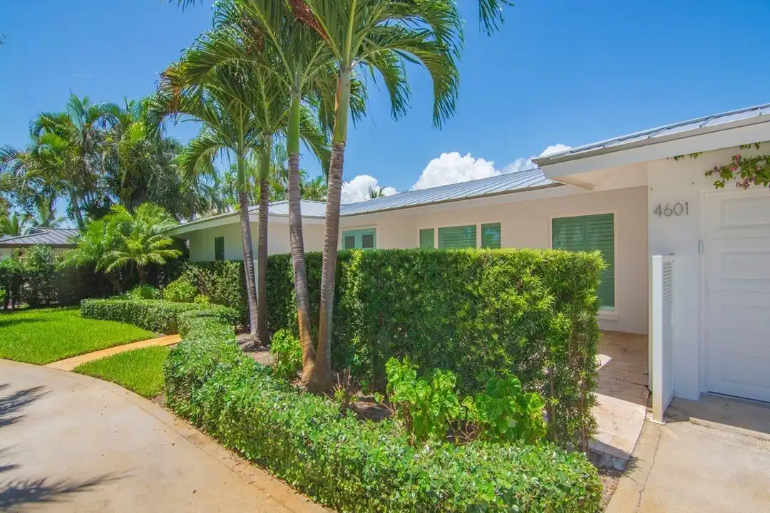 4601 Sunset Dr - View 4