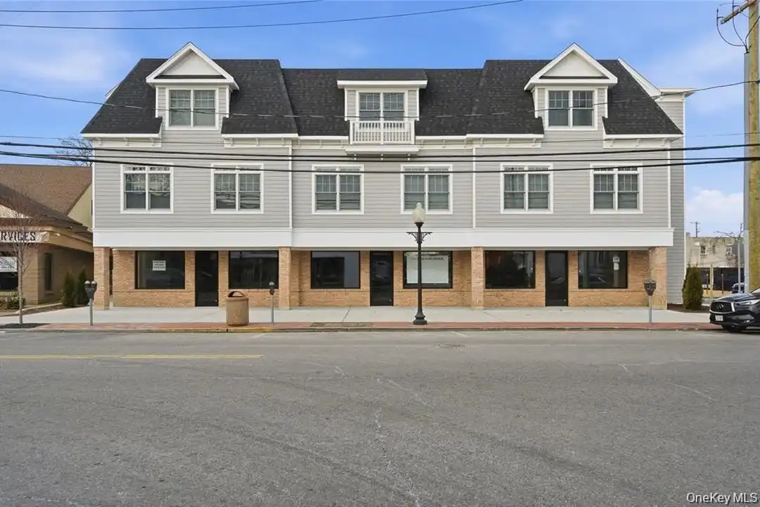 180 Deer Park Ave #307 – photo 1 of 26