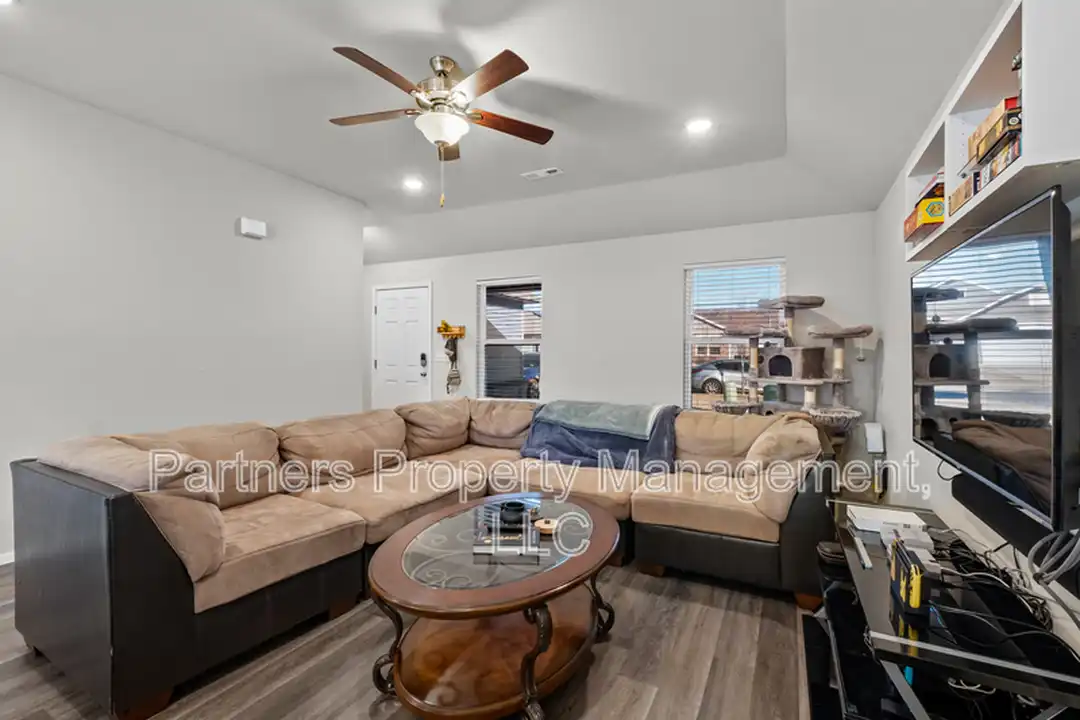 1121 E Sparrow Cir - View 4