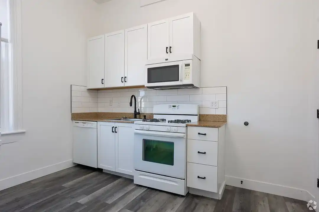 2031 Curtis St – pohled 2