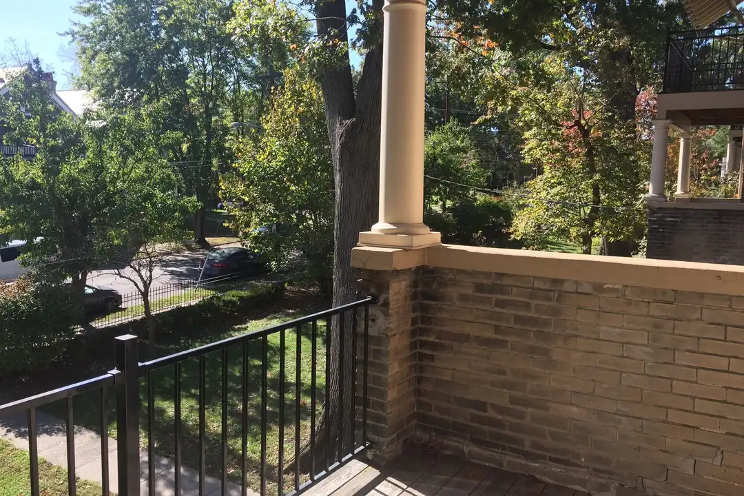 Apartment in Covington - View 2