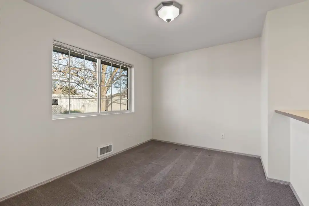 Apartment in Spokane Valley - More