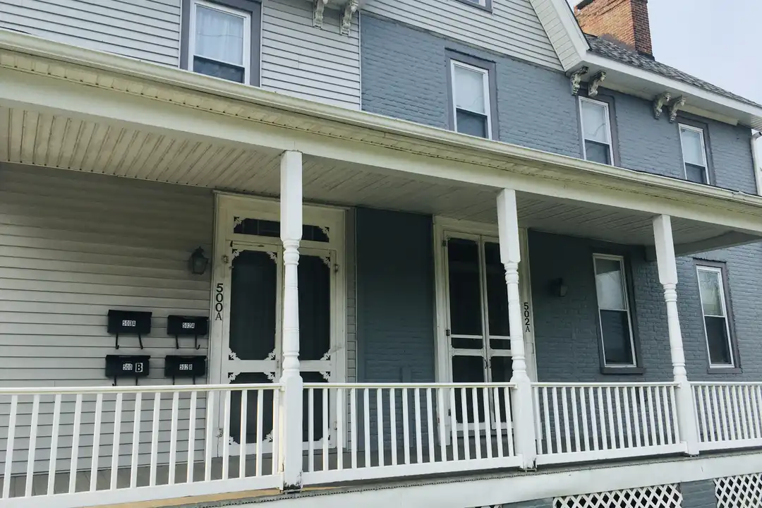 502 NW Front St unit B – photo 1 of 19