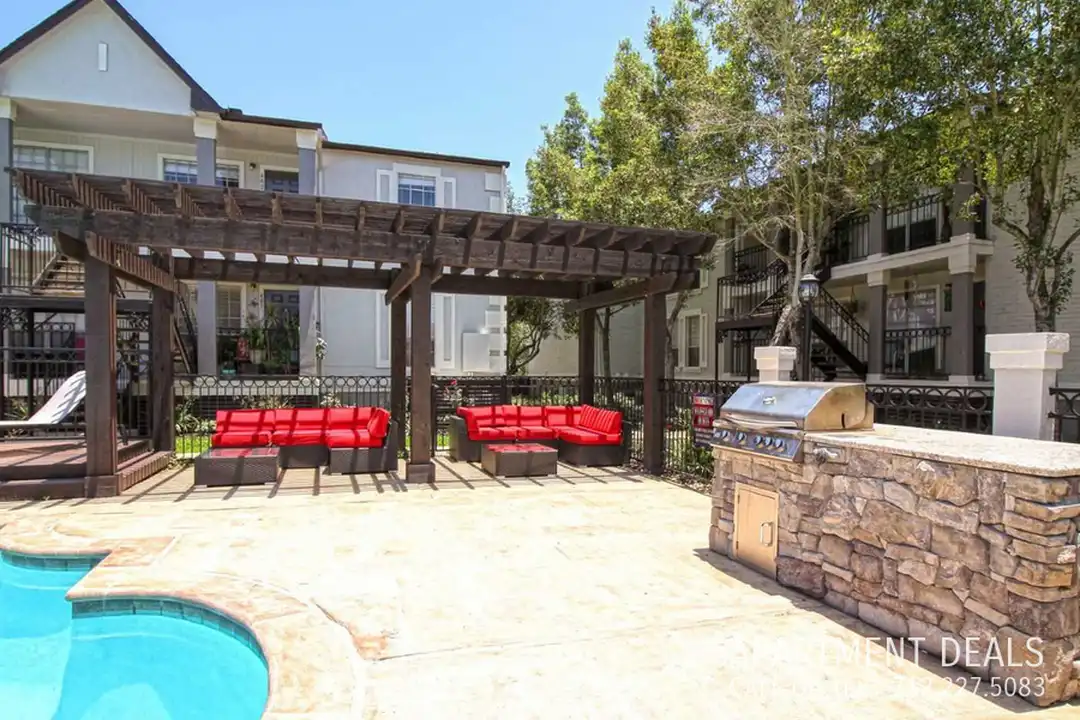 1907 Lakeside Dr - View 5