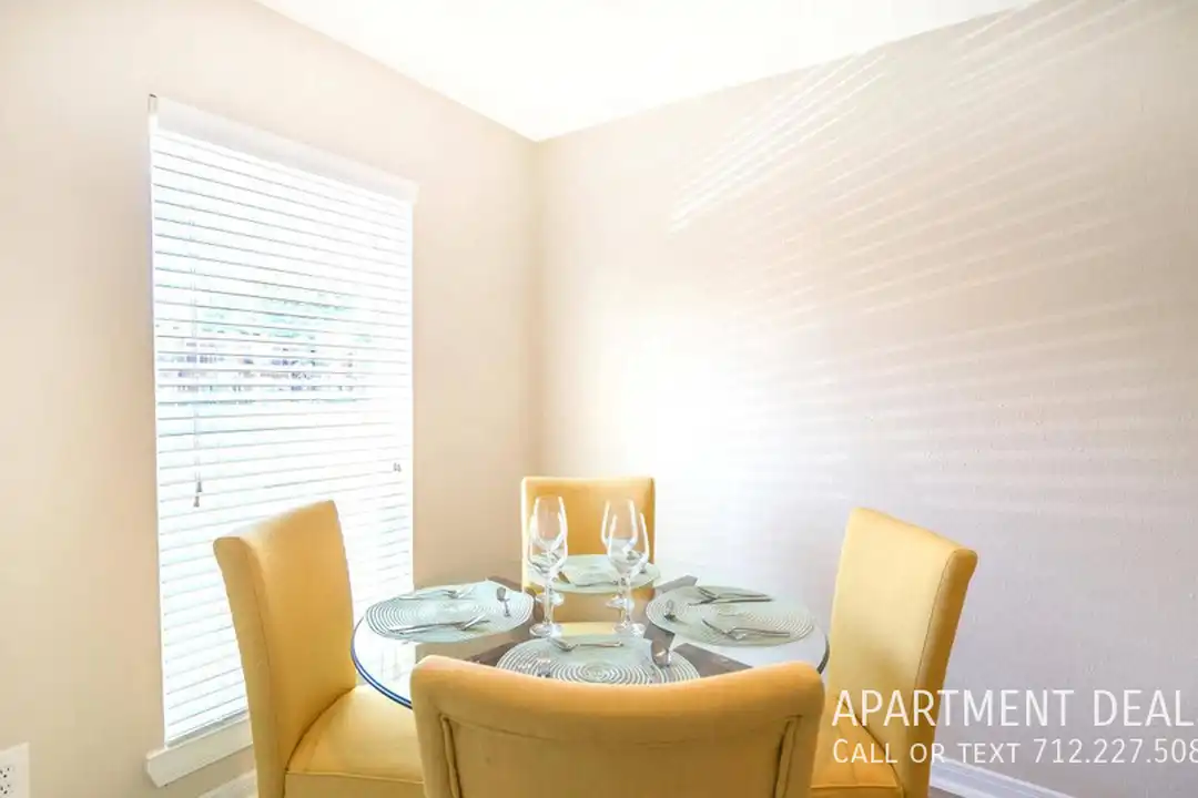Apartment in Houston - View 5