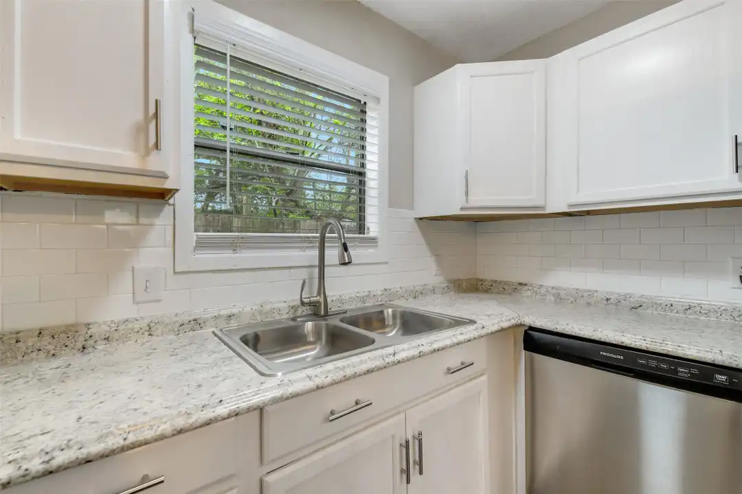 1509 Broadmoor Dr unit D – photo 1