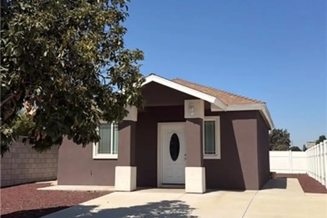 11088 Spruce Ave – photo 1 of 16