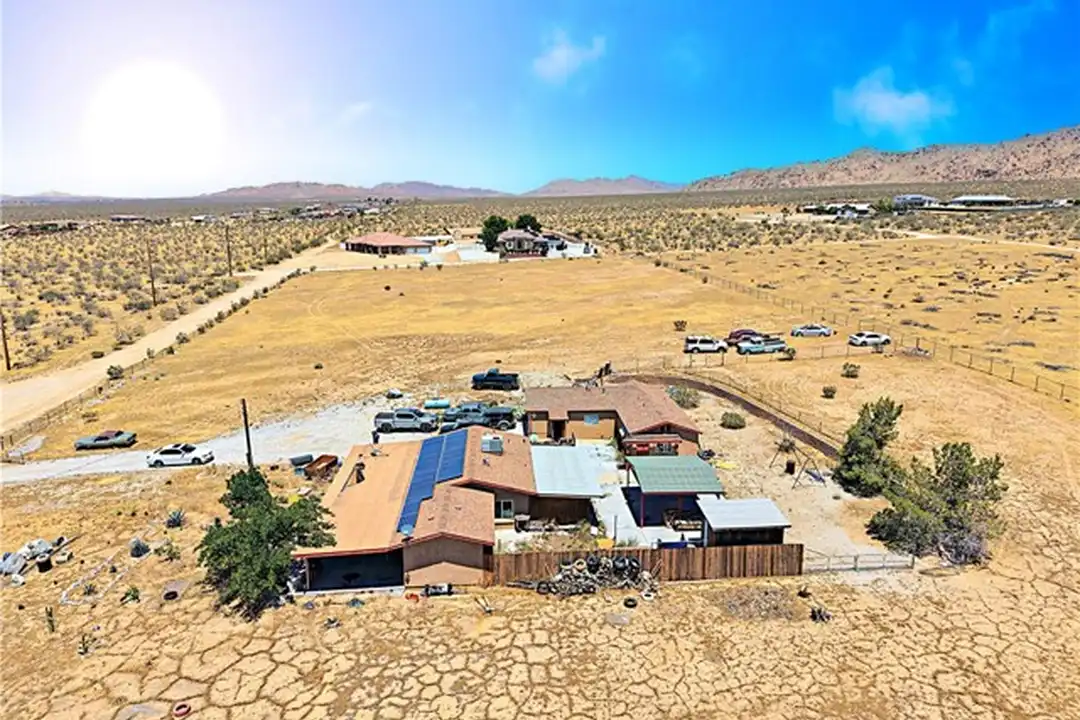 17601 Sycamore Ln - View 3
