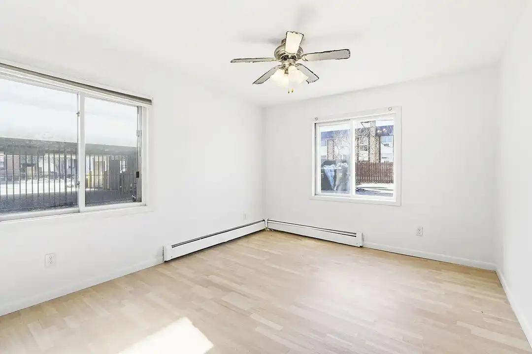 2740 Pleasant Ave – další