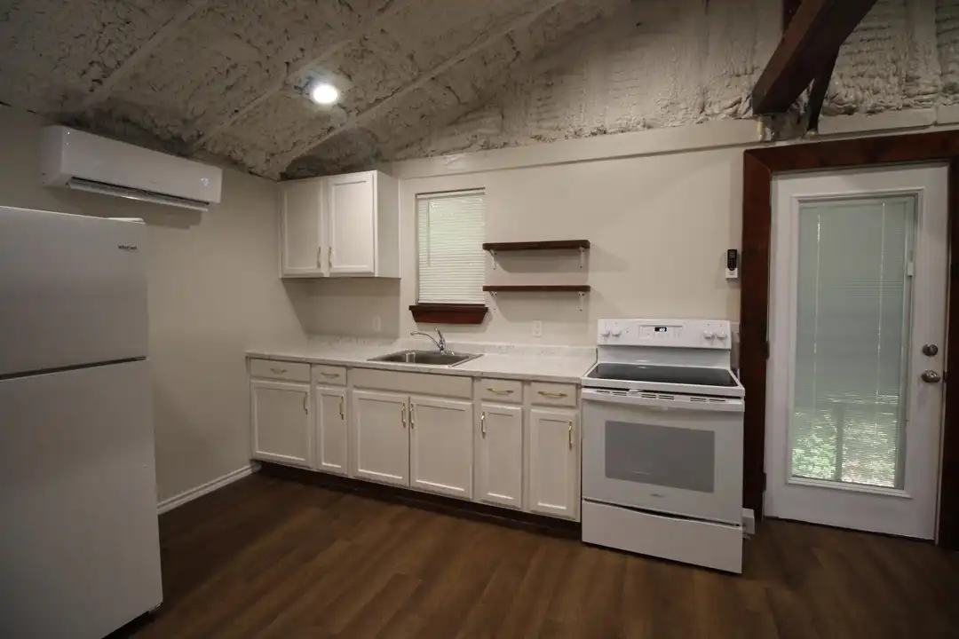 213 N Waldrip St - View 3