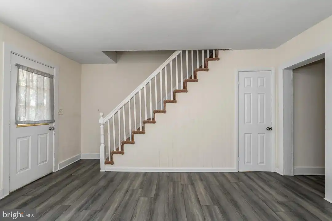 319 1/2 Wolfe St - View 4