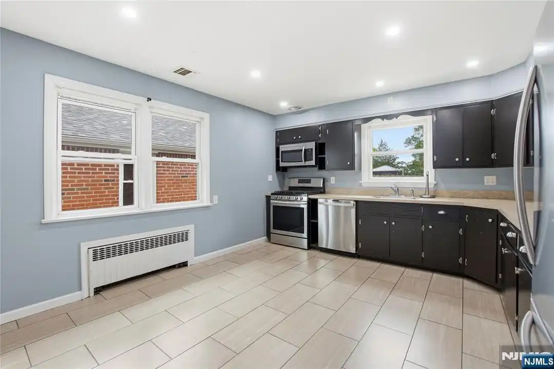 112 E Ackerman Ave unit B right side - View 6