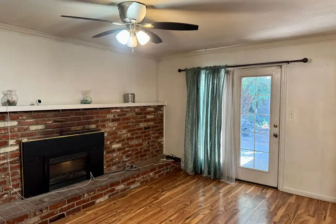 House in Merced - View 4