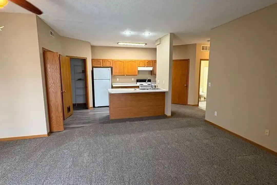 1820 S 13th Ave E – photo 1 of 14