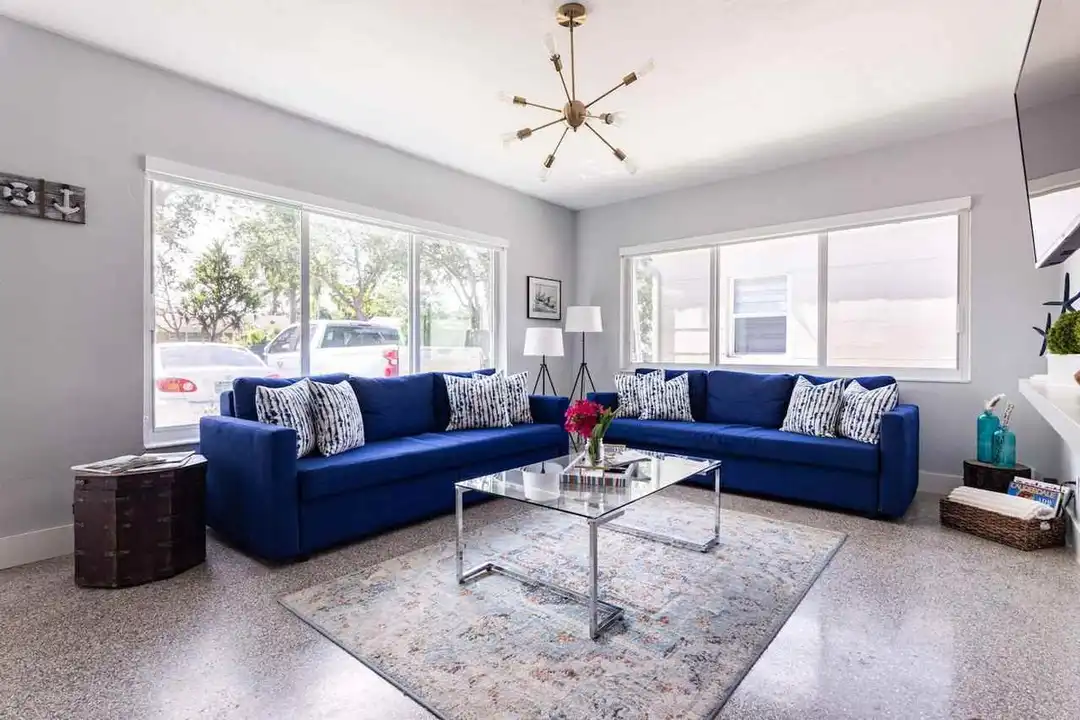 Apartment in Hollywood - View 5