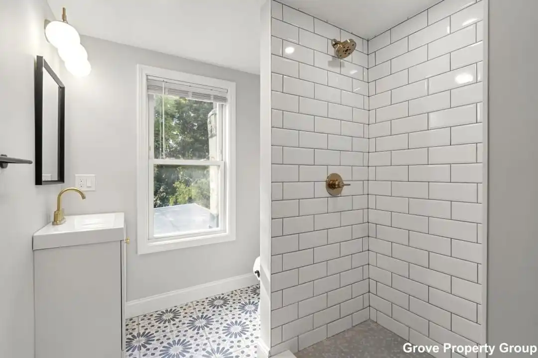 531 E 5th St - View 4