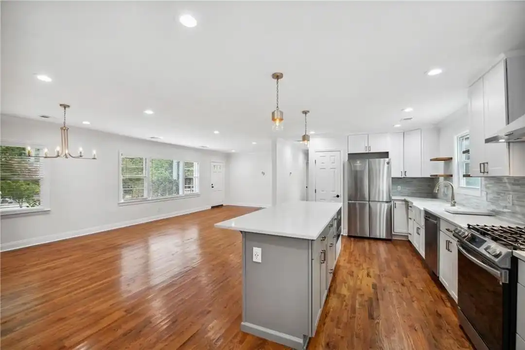 1249 Goodwin Rd NE – pohled 4