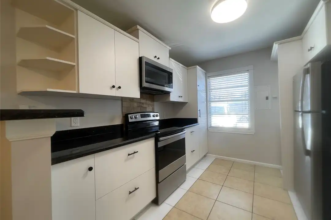 Apartment in Houston, Houston Heights - View 5