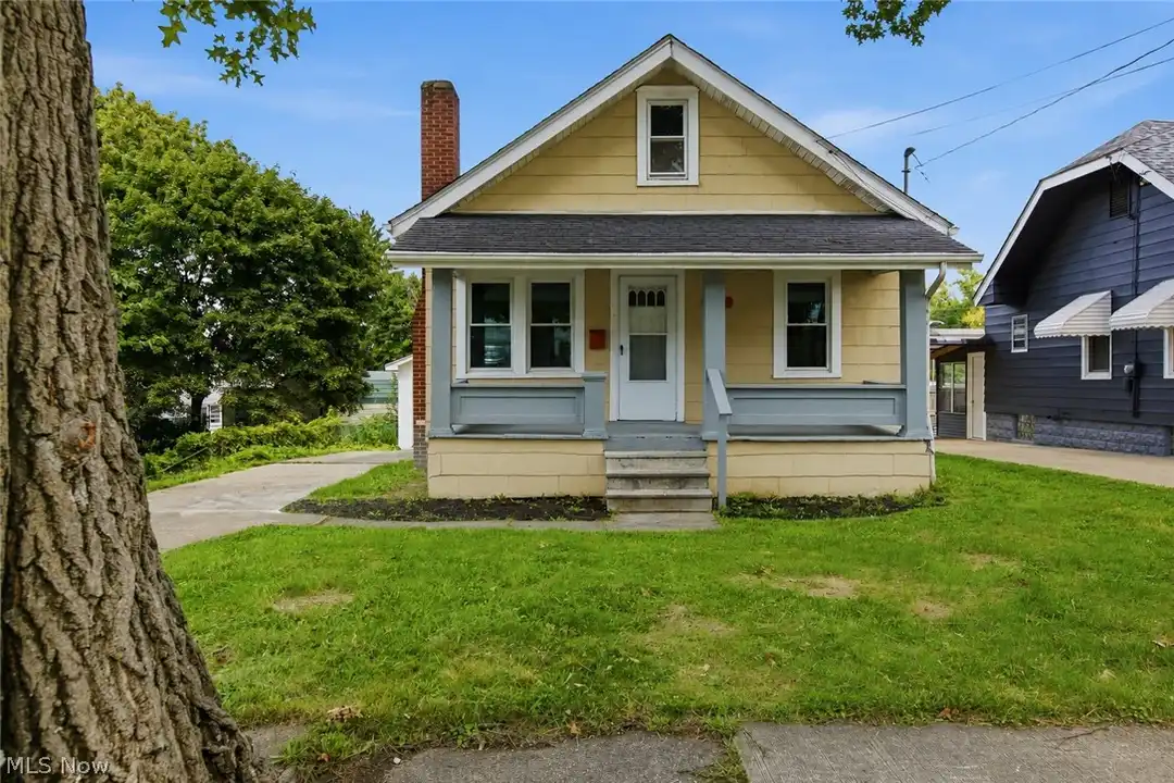 975 Corwin Ave – photo 1